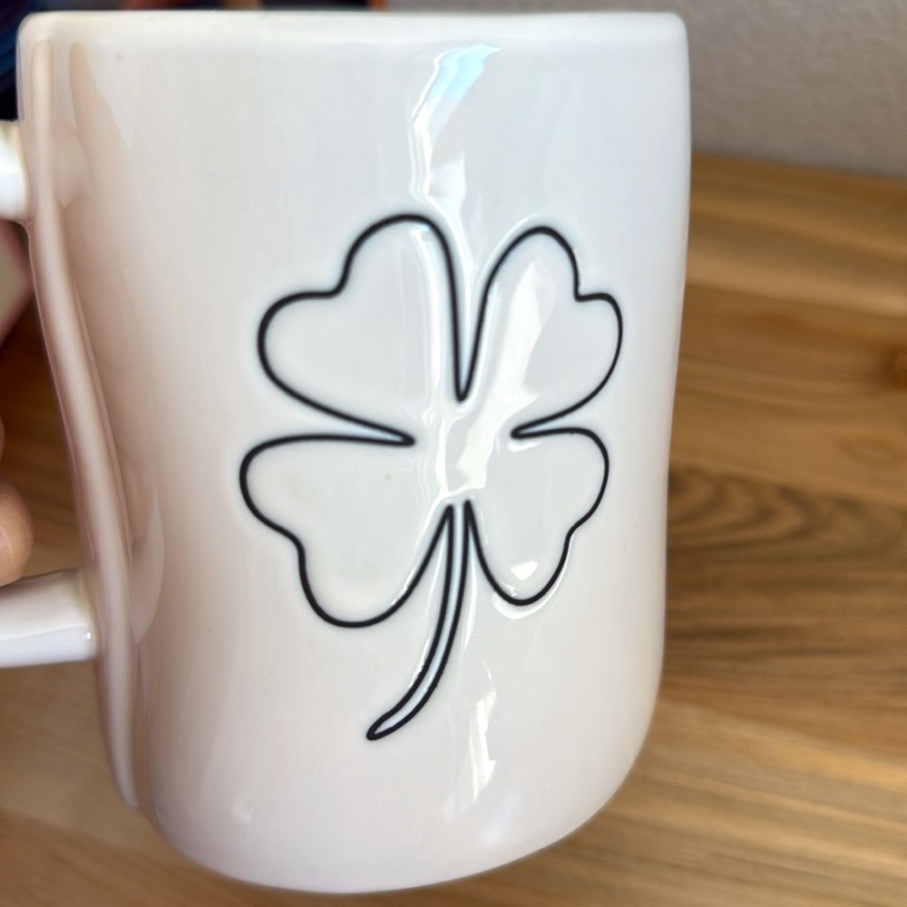 ❗️RAE DUNN KISS ME / CLOVER ST PATRICKS MODERN FARMHOUSE COFFEE TEA MUG - Picture 3 of 5
